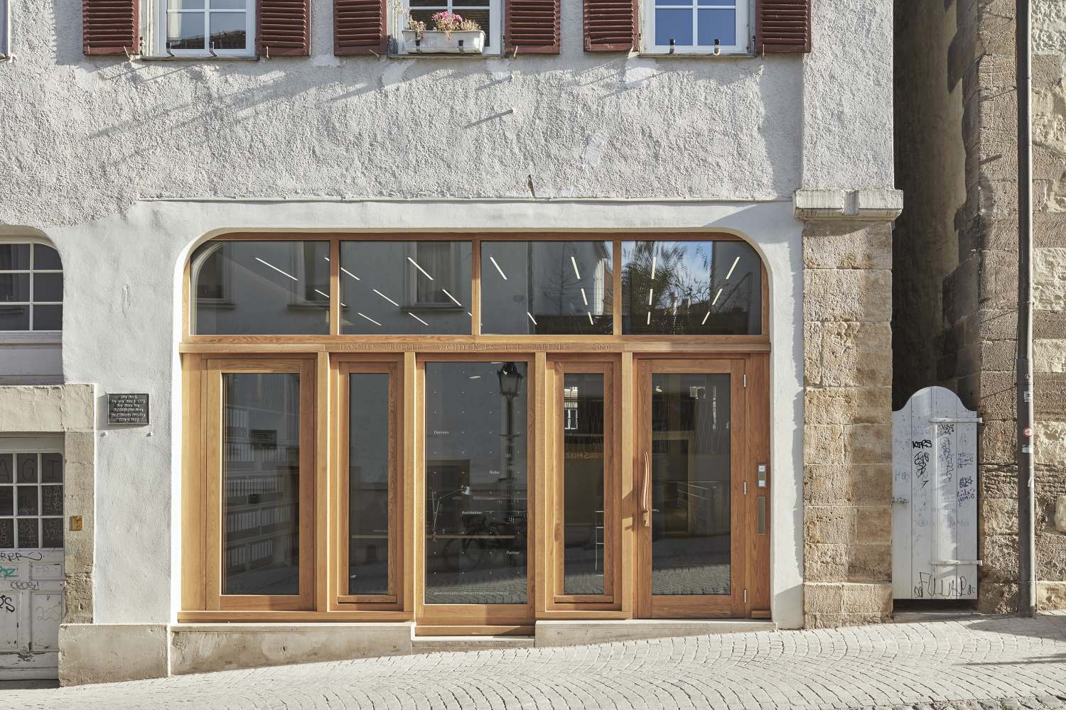 Auszeichnung »Beispielhaftes Bauen« Landkreis Tübingen 2017-2025 der Architektenkammer Baden-Württemberg für den Ladenum- und Büroanbau in der Tübinger Altstadt (2)