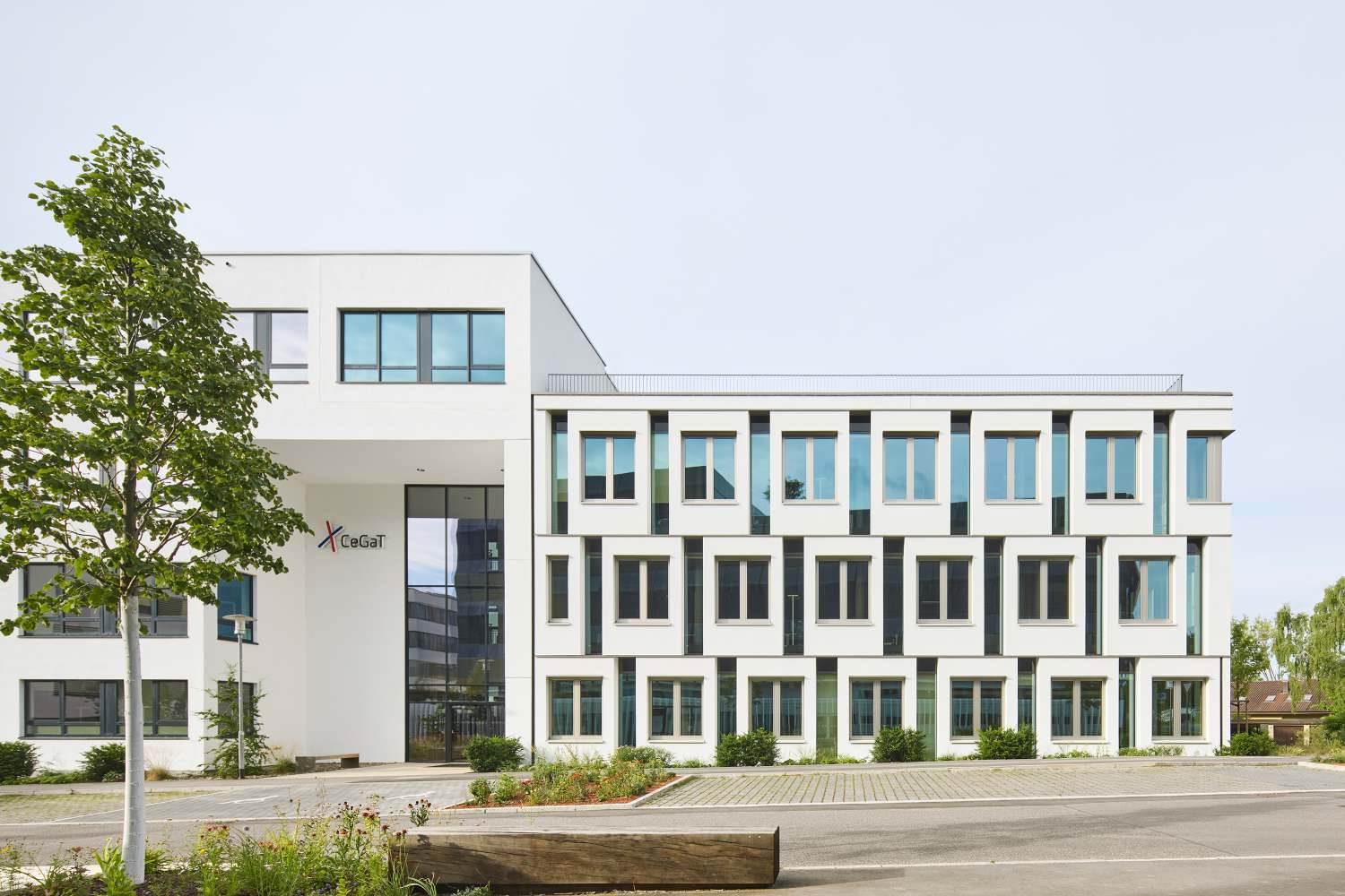 »Silver Winner« beim G+ Award 2025 in der Kategorie »Architecture- Mixed Use Built«&nbsp; für den Erweiterungsbau zur Forschung in der Humangenetik (1)