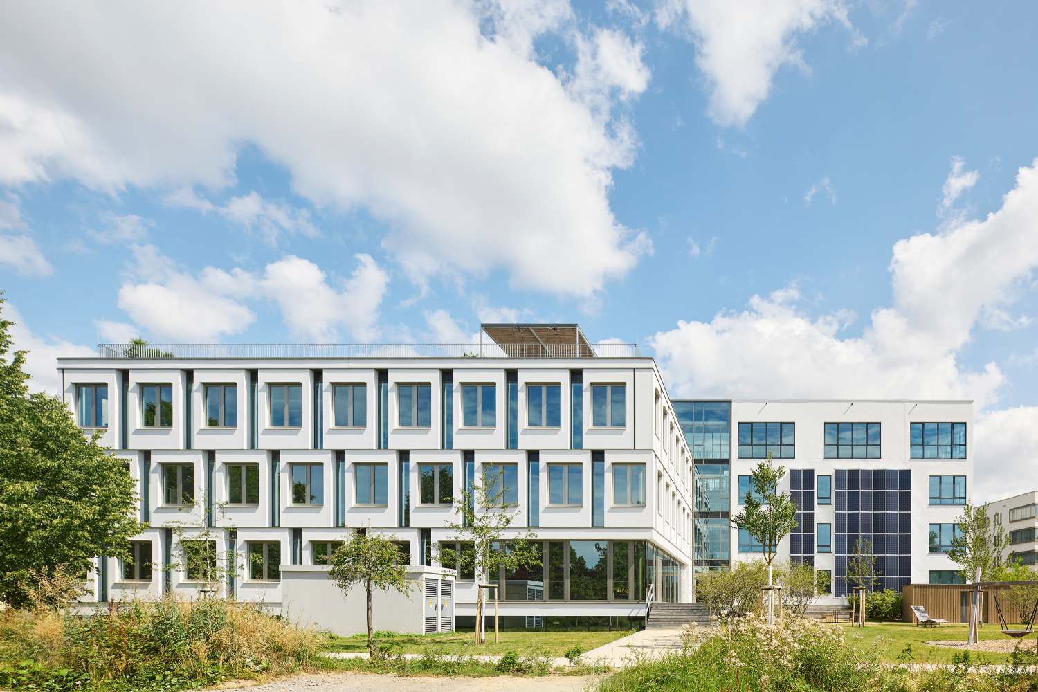 »Silver Winner« beim G+ Award 2025 in der Kategorie »Architecture- Mixed Use Built«&nbsp; für den Erweiterungsbau zur Forschung in der Humangenetik (3)