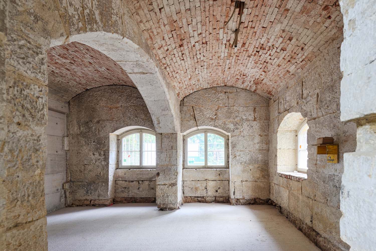 „Das bleibt“ trifft auf radikale Schnitte – Momente des Umbaus in der Gmelinstraße erinnern an Kunstinstallationen von Matta-Clark (4)