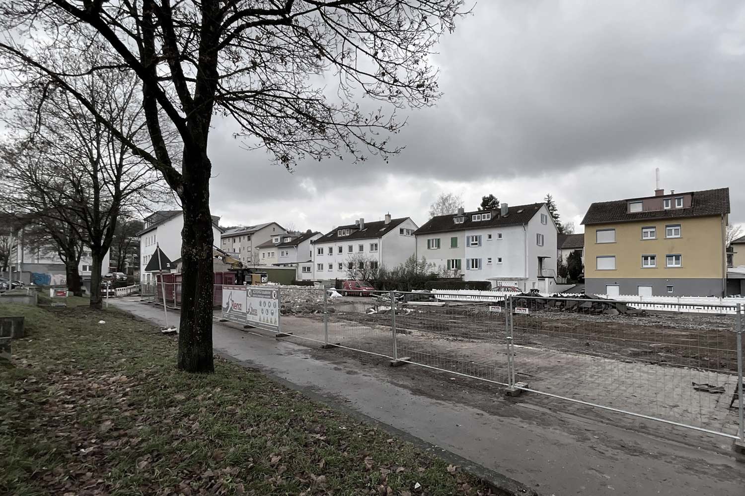 Der Abbruch ist schon beinahe fertig und der Baubeginn für die 25 Wohnungen und weiteren Ateliers steht unmittelbar bevor (3)