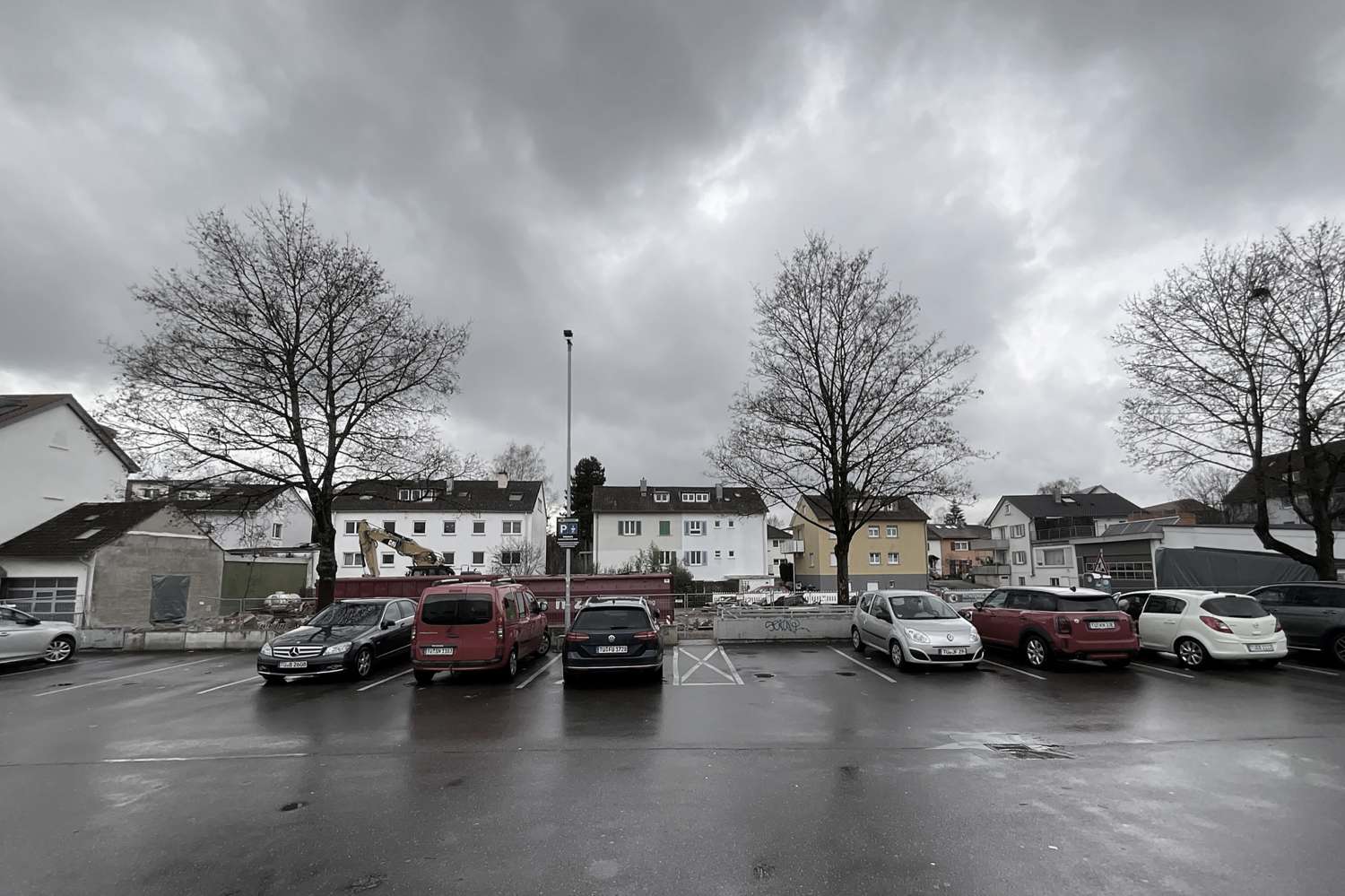 Der Abbruch ist schon beinahe fertig und der Baubeginn für die 25 Wohnungen und weiteren Ateliers steht unmittelbar bevor (1)