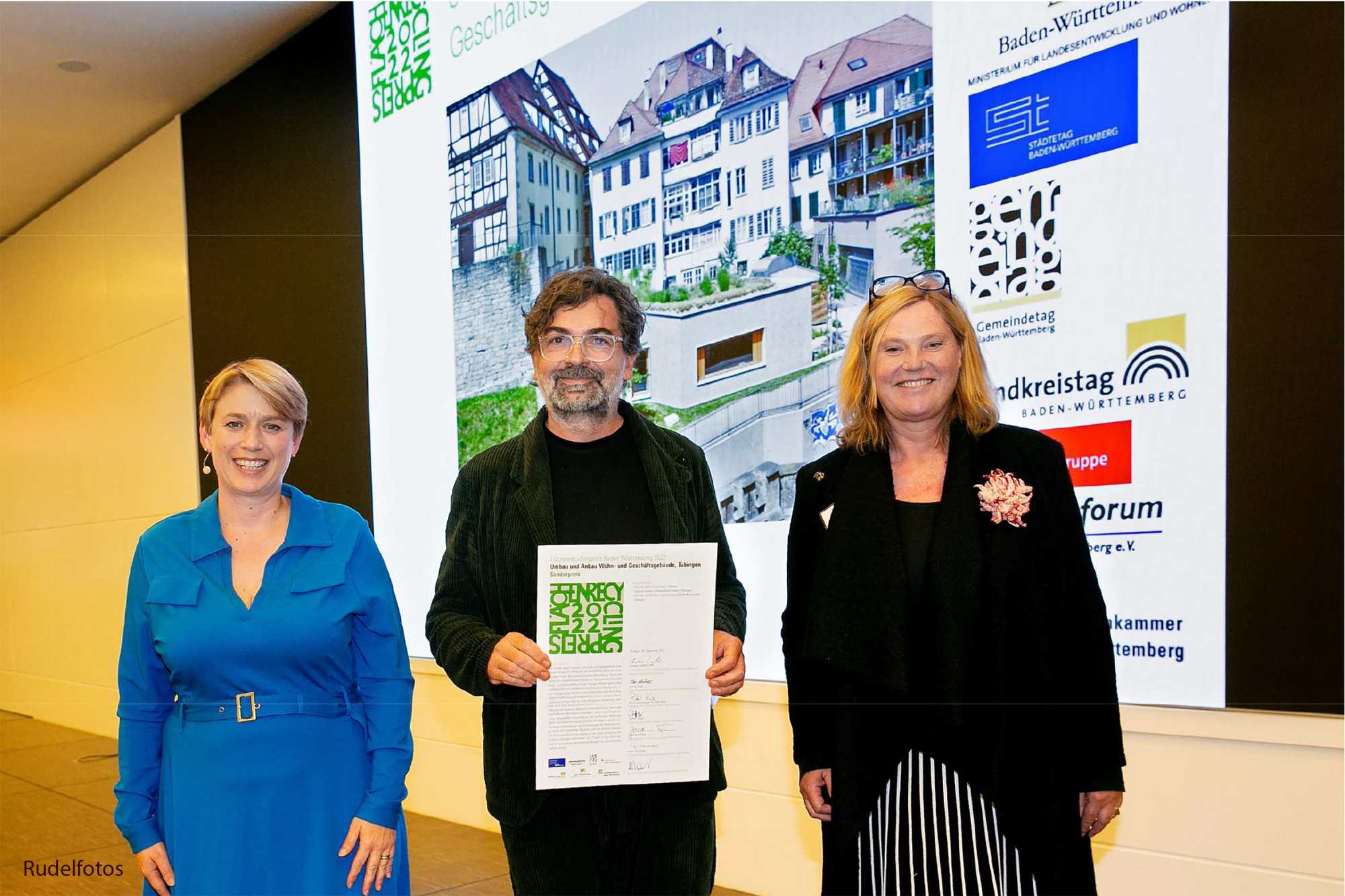 »Flächenrecyclingpreis 2022« Sonderpreis für Bürogebäude Pfleghofstraße ({project_images:field_row_count})