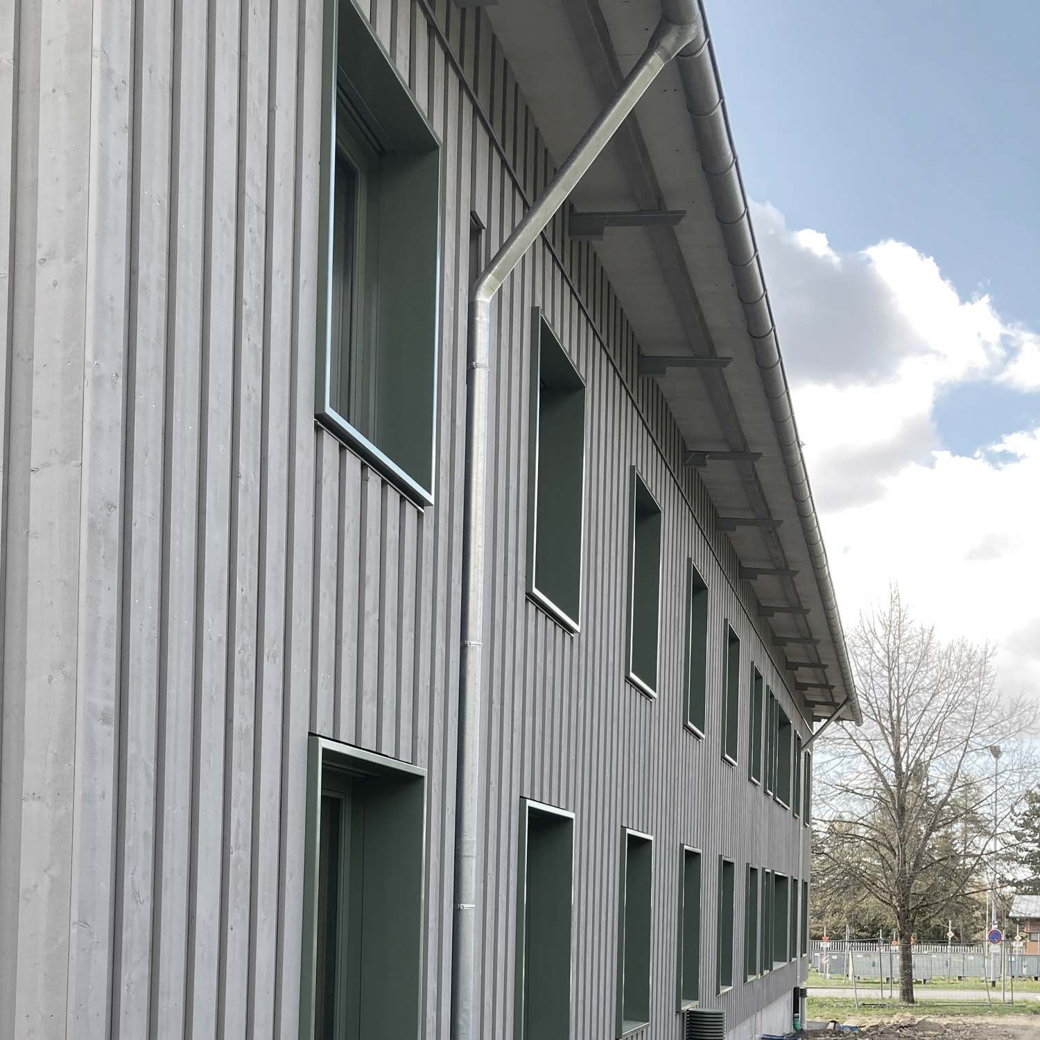 Baustellen- Update: Die Fassade vom Stabsgebäude ist ausgerüstet (3)