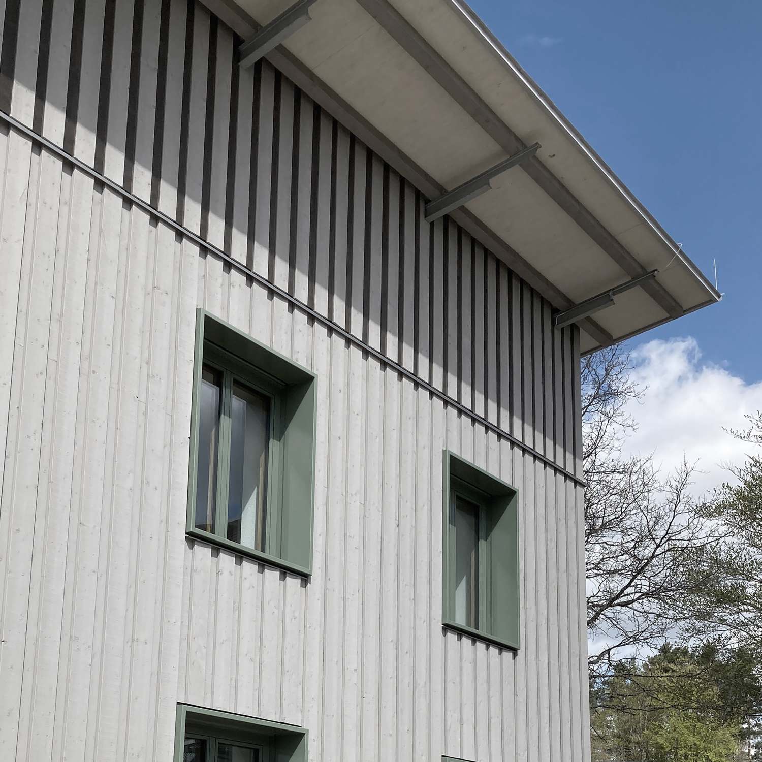 Baustellen- Update: Die Fassade vom Stabsgebäude ist ausgerüstet (2)