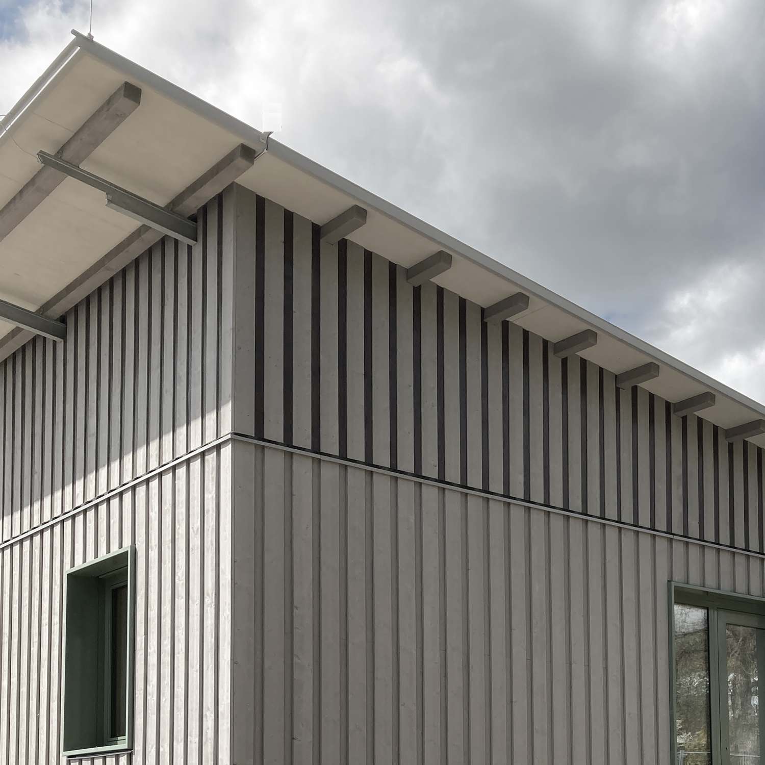 Baustellen- Update: Die Fassade vom Stabsgebäude ist ausgerüstet (1)