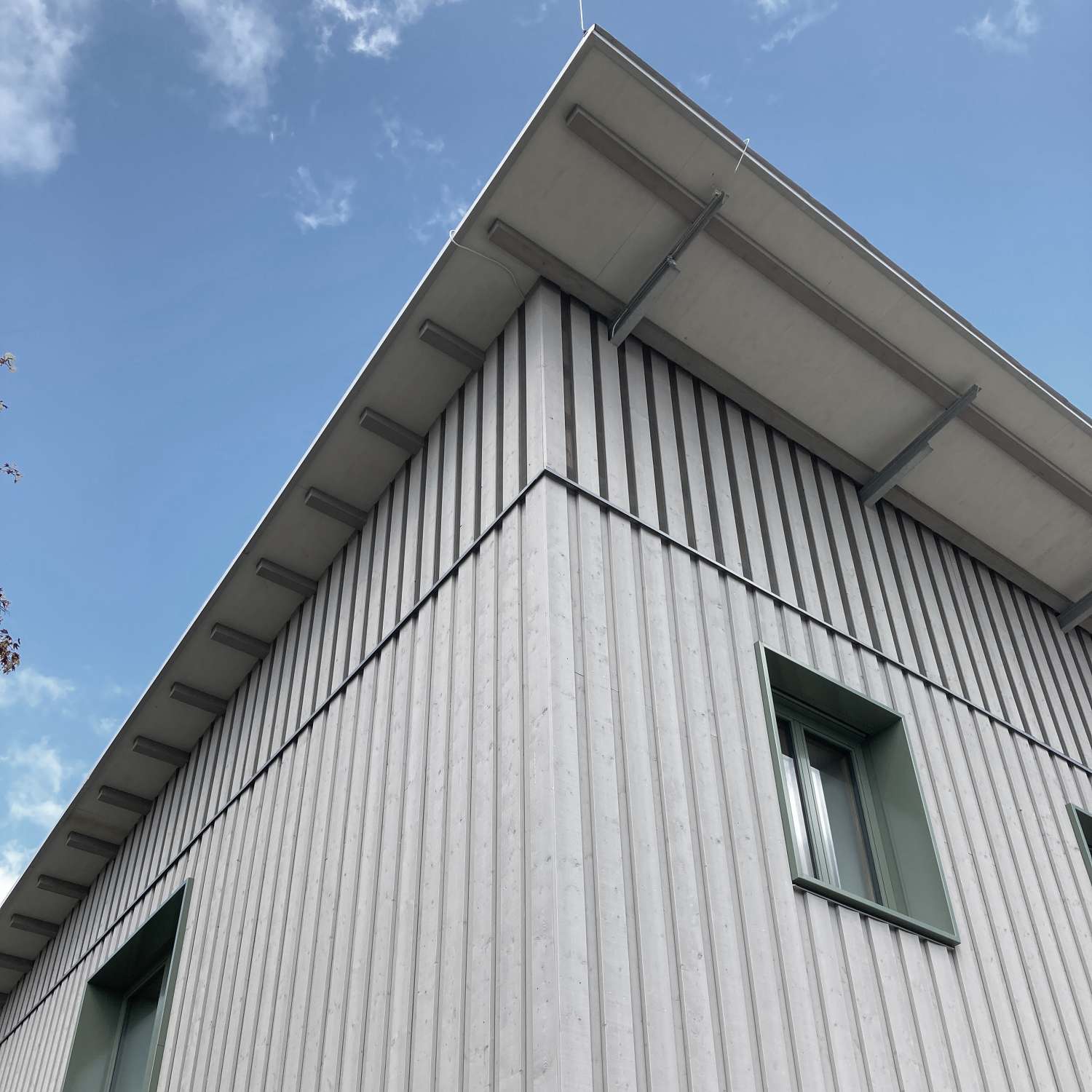 Baustellen- Update: Die Fassade vom Stabsgebäude ist ausgerüstet (4)