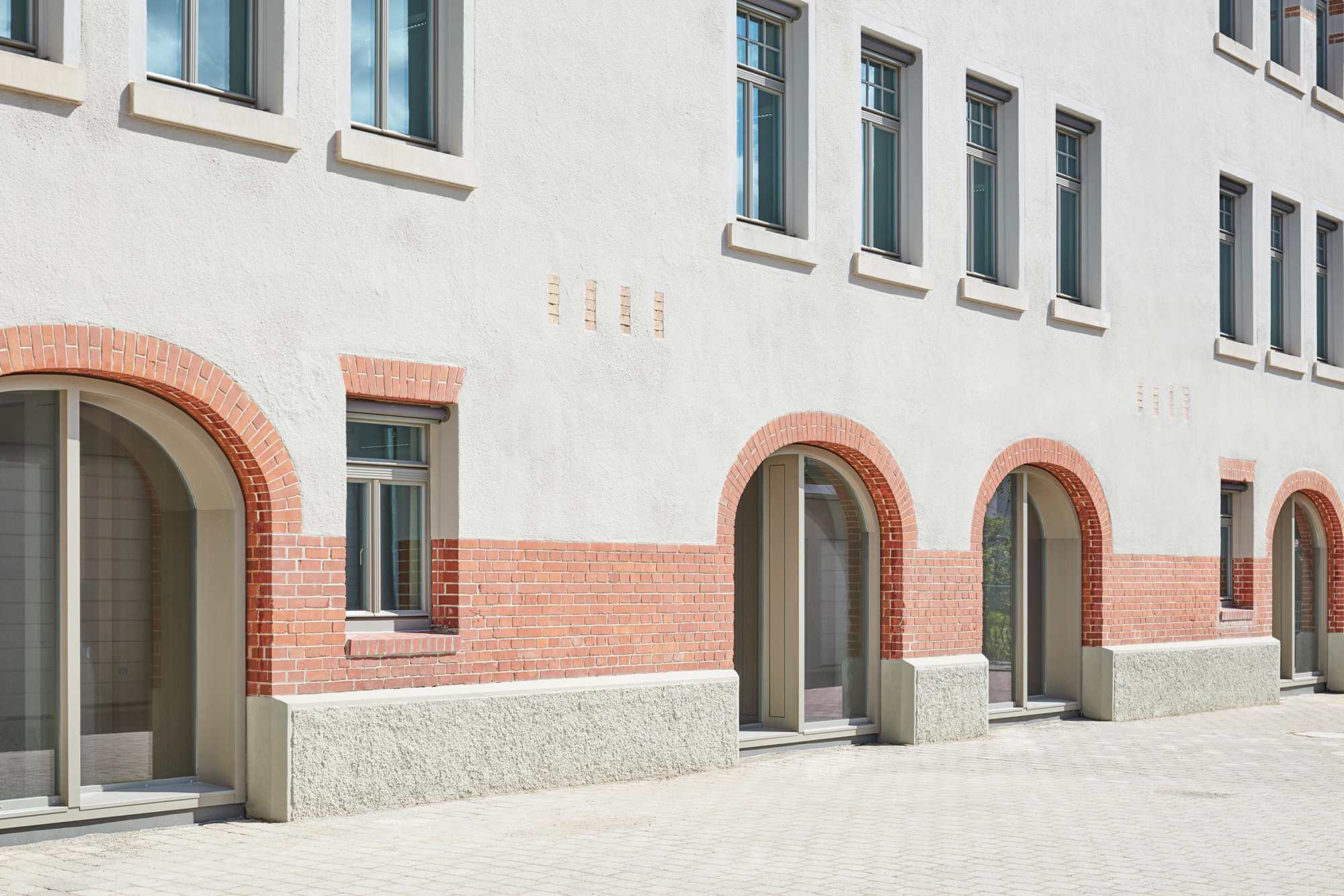 »Sanierung und Umgestaltung eines denkmalgeschützten Militärbaus zum Amtsgericht Tübingen« ({project_images:field_row_count})