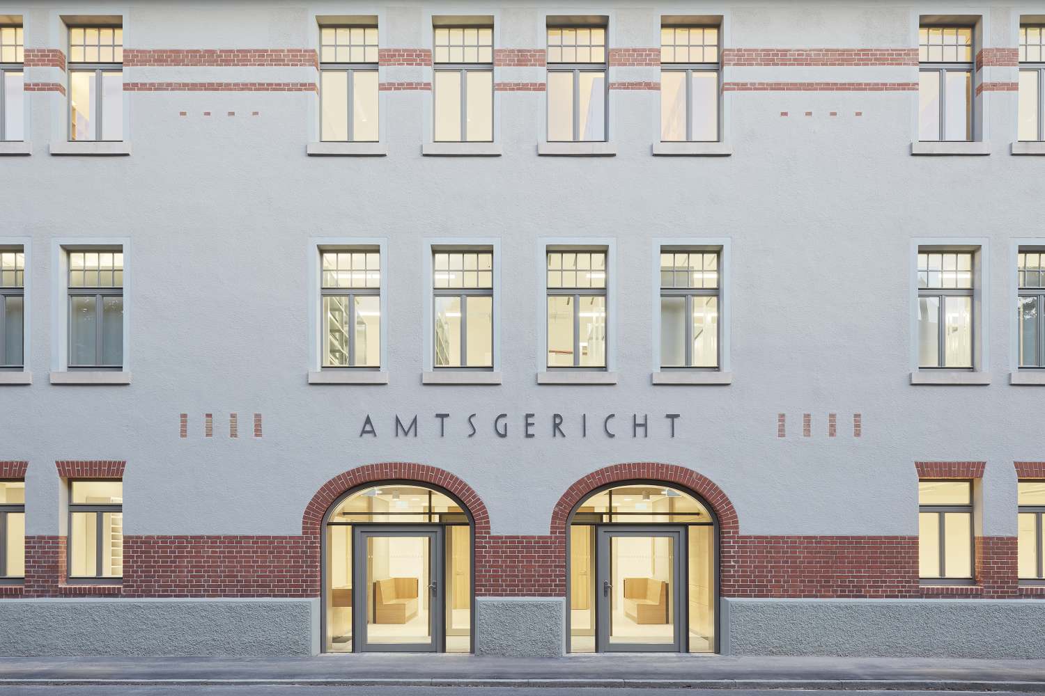 Kurz vor Bezug besichtigt unser Büroteam die denkmalpflegerische Sanierung und den Umbau Amtsgericht Schellingstraße ({project_images:field_row_count})