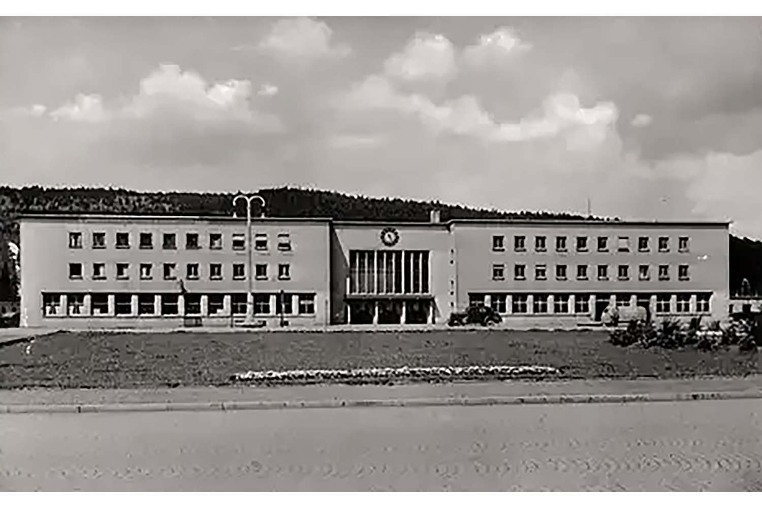 Eine neue Aufgabe: Wir haben das Vergabeverfahren denkmalpflegerische Sanierung Bahnhof Tuttlingen für uns entschieden! (2)