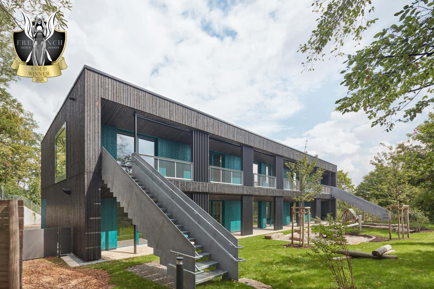 »French Design Awards 2026 Gold Winner« in der Kategorie »Architectural Design - Educational« für den Neubau der Kita Sofie Haug (1)