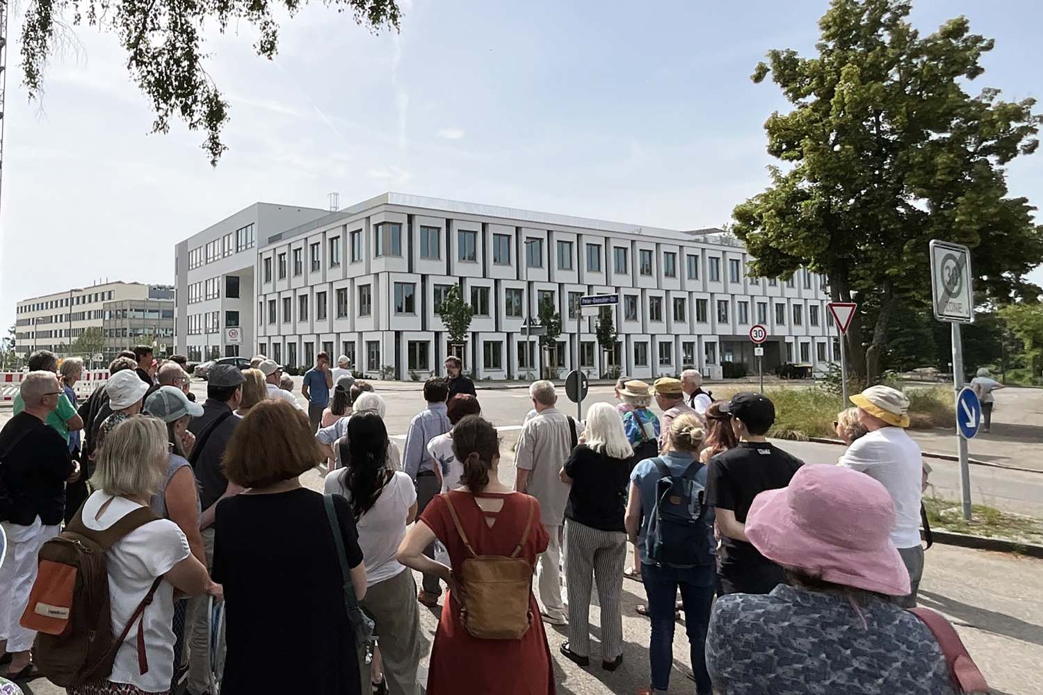 Trotz sommerlicher Temperaturen: Großes Interesse an Baukultur und Gebauter Umwelt (1)