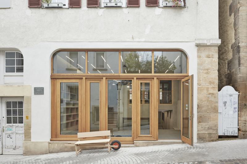 »Respekt und Perspektive« Bauen im Bestand Preis 2022 - Anerkennung -&nbsp; für unser Projekt Umbau und Anbau Wohn- und Geschäftsgebäude in der Tübinger Altstadt (1)