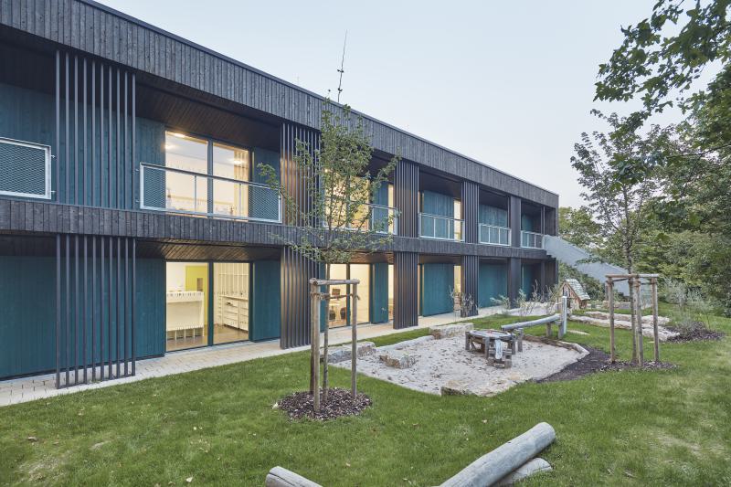 »Ein Waldhaus in der Stadt- der Neubau Kita Sofie Haug ist perfekt integriert in Nachbarschaft und Natur« (9)