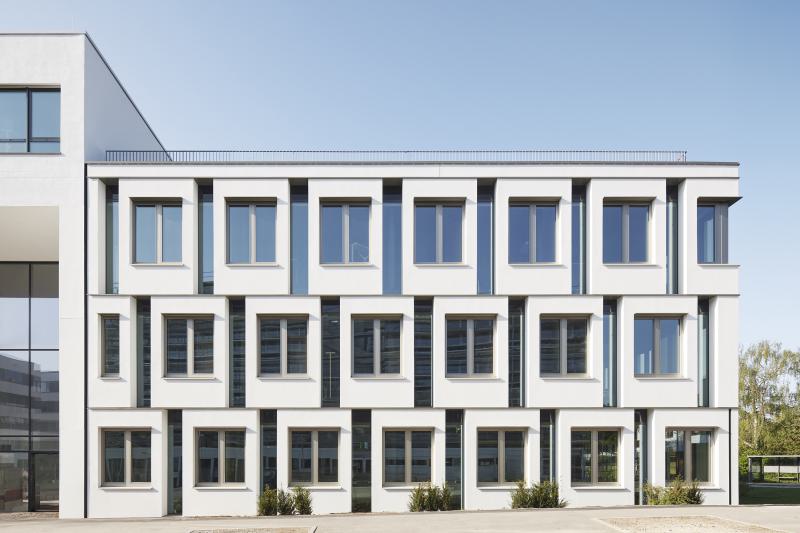 Auszeichnung »Beispielhaftes Bauen« Landkreis Tübingen 2017-2025 der Architektenkammer Baden-Württemberg für den Erweiterungsbau für Forschung, Praxen und Labore der Humangenetik (2)