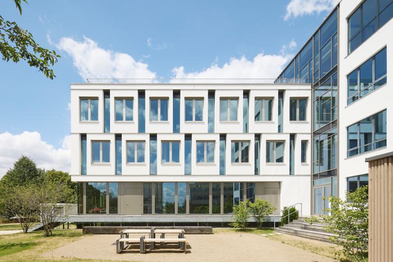 »Silver Winner« beim G+ Award 2025 in der Kategorie »Architecture- Mixed Use Built«&nbsp; für den Erweiterungsbau zur Forschung in der Humangenetik (4)