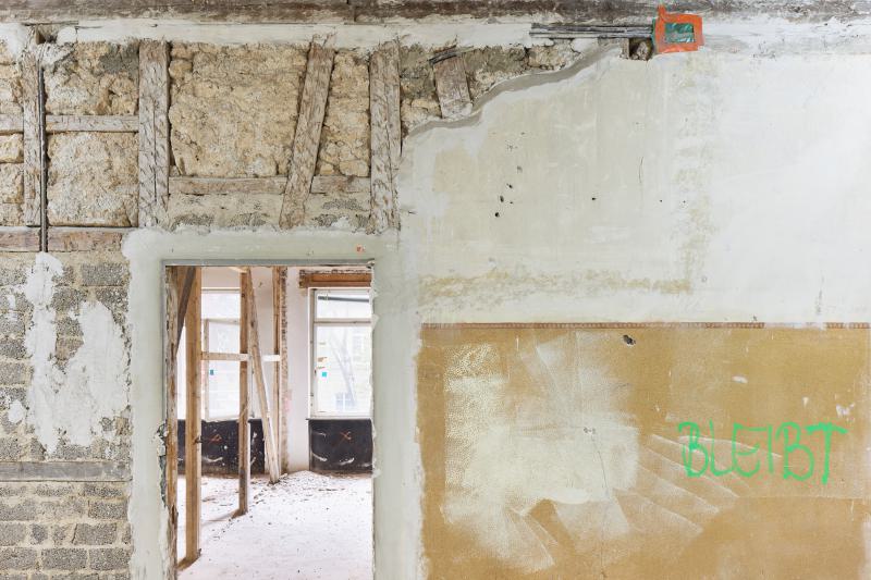 „Das bleibt“ trifft auf radikale Schnitte – Momente des Umbaus in der Gmelinstraße erinnern an Kunstinstallationen von Matta-Clark (8)