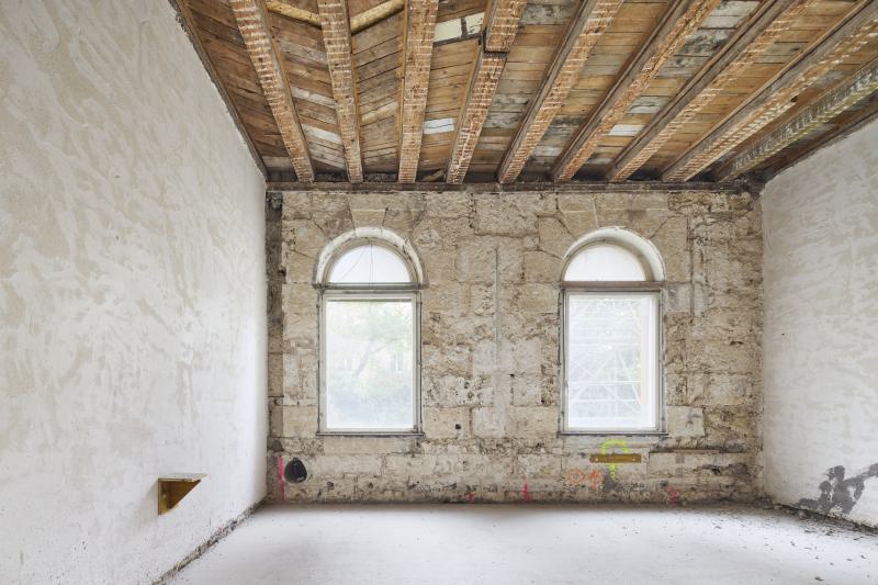 „Das bleibt“ trifft auf radikale Schnitte – Momente des Umbaus in der Gmelinstraße erinnern an Kunstinstallationen von Matta-Clark (5)