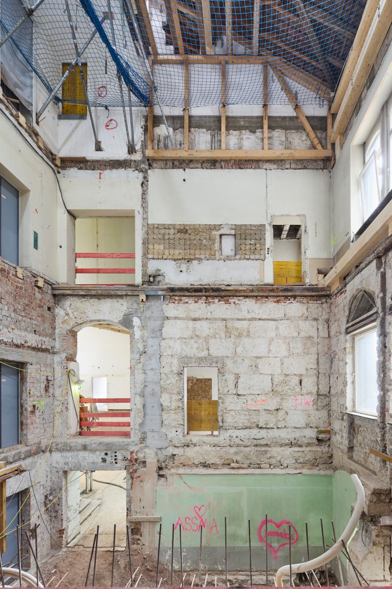„Das bleibt“ trifft auf radikale Schnitte – Momente des Umbaus in der Gmelinstraße erinnern an Kunstinstallationen von Matta-Clark (1)