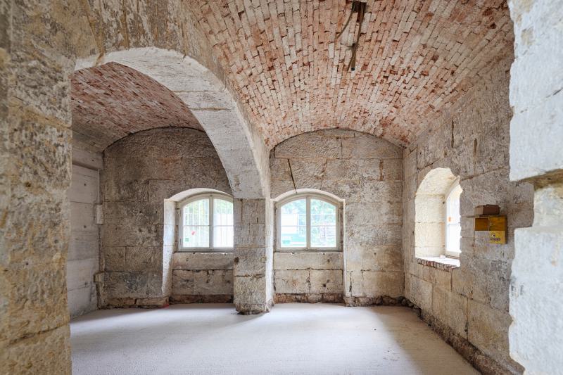 „Das bleibt“ trifft auf radikale Schnitte – Momente des Umbaus in der Gmelinstraße erinnern an Kunstinstallationen von Matta-Clark (4)