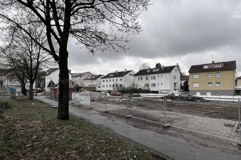 Der Abbruch ist schon beinahe fertig und der Baubeginn für die 25 Wohnungen und weiteren Ateliers steht unmittelbar bevor (3)