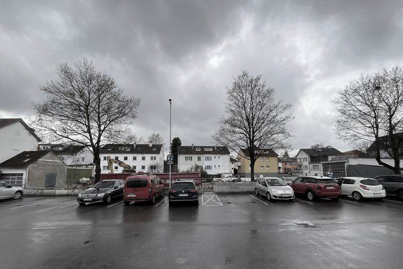 Der Abbruch ist schon beinahe fertig und der Baubeginn für die 25 Wohnungen und weiteren Ateliers steht unmittelbar bevor (1)