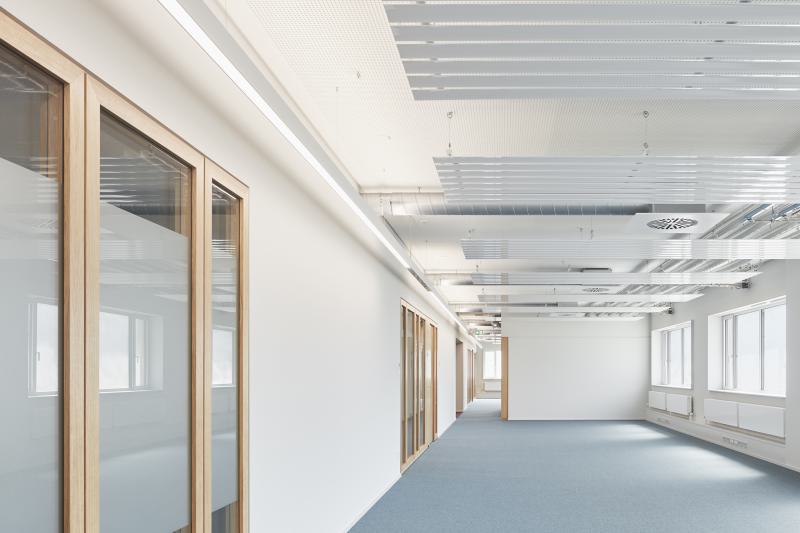 Die Kernsanierung vom Büro- und Verwaltungsgebäude ist abgeschlossen und wurde bezogen (3)