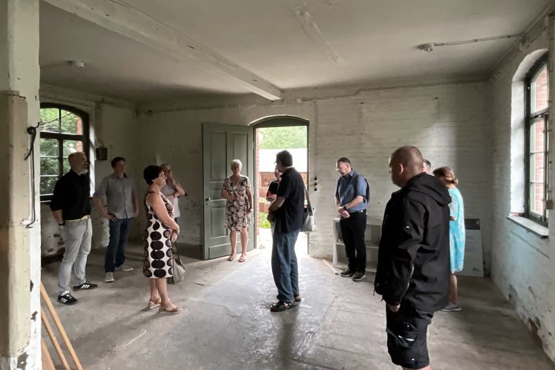 Besuch der Landespolitik im Garnisonschützenhaus: Zukunftspläne für ein Kulturdenkmal (2)