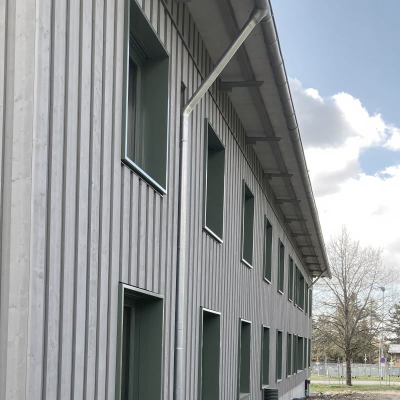 Baustellen- Update: Die Fassade vom Stabsgebäude ist ausgerüstet (3)
