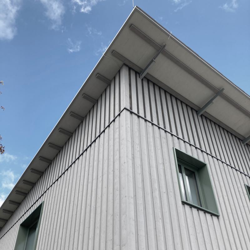Baustellen- Update: Die Fassade vom Stabsgebäude ist ausgerüstet (4)