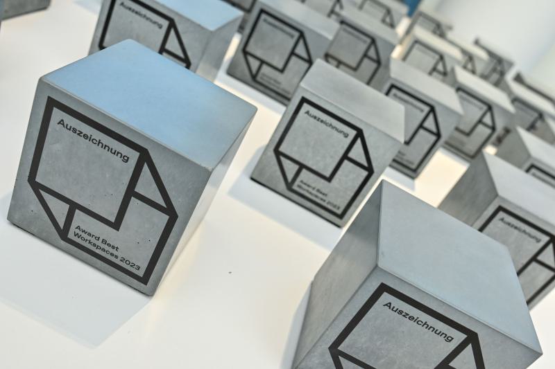 Das Buch zum Award - Callway präsentiert auf 370 Seiten die Gewinner des Best Workspaces  2023 - Wir freuen uns mit zwei Projekten, dem Umbau zum Amtsgericht und unserem Büro dabei zu sein (1)