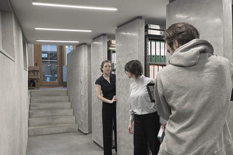 Unser Büro wird zur Bühne: Schauspieler des Tübinger Zimmertheaters verwandeln Alltagsroutine in einen Zauber (4)