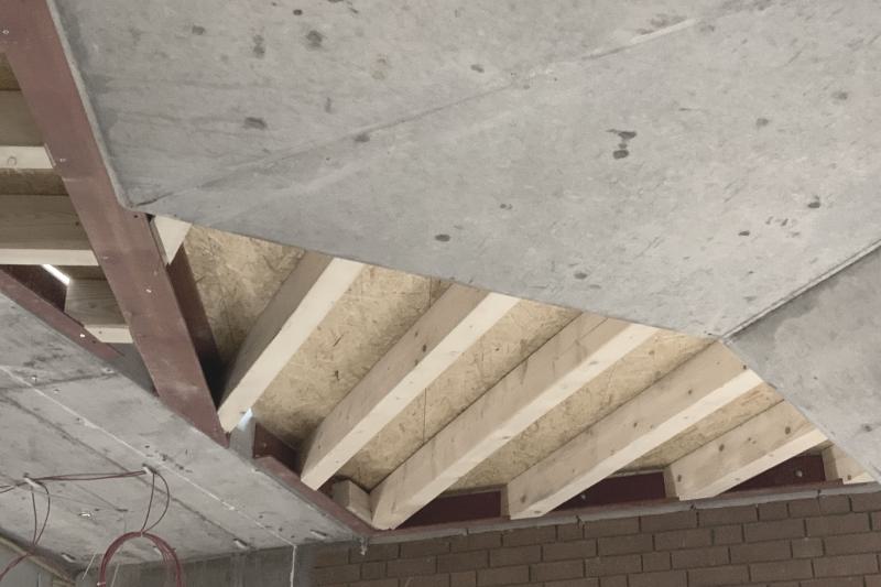 Die erste Geschossdecke in der Agentur für Arbeit ist eingelegt (2)