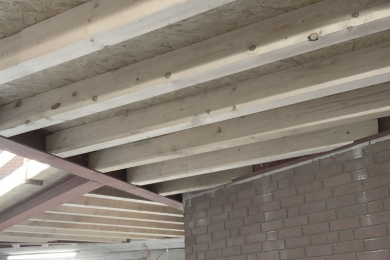 Die erste Geschossdecke in der Agentur für Arbeit ist eingelegt (1)