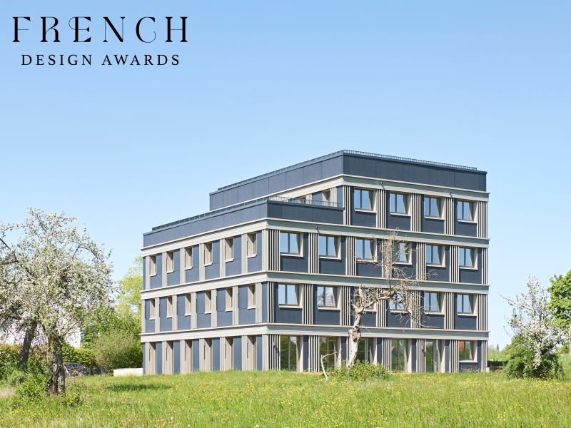 »French Awards 2026 Silver Winner « in der Kategorie »Architectural Design - Institutional« für das Institutsgebäude für »Maschinelles Lernen« als Neubau in Holzmodulbauweise (1)