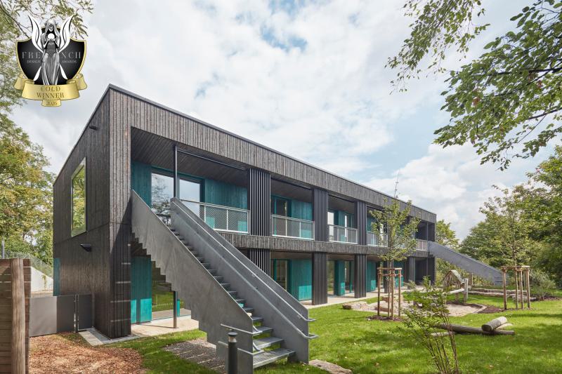 »French Design Awards 2026 Gold Winner« in der Kategorie »Architectural Design - Educational« für den Neubau der Kita Sofie Haug (1)
