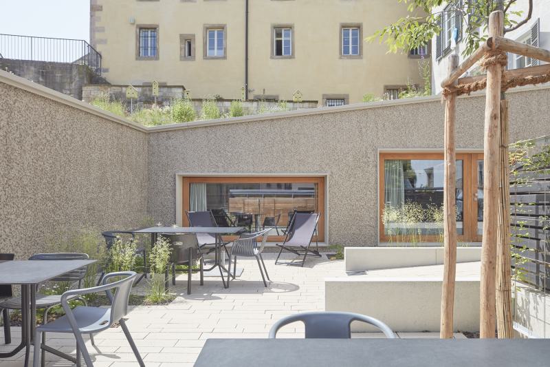 Unser Bürogarten ist fertig gestellt und lädt zum sommerlichen Aufenthalt ein (1)